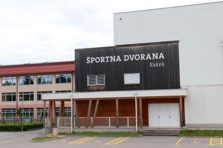 NAPIS ŠPORTNA DVORANA RAKEK 09 FOTO LJUBO VUKELIČ